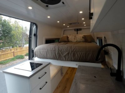Campervan with Electric Bikes – Nightly Rental