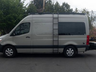 Campervan with Electric Bikes – Nightly Rental